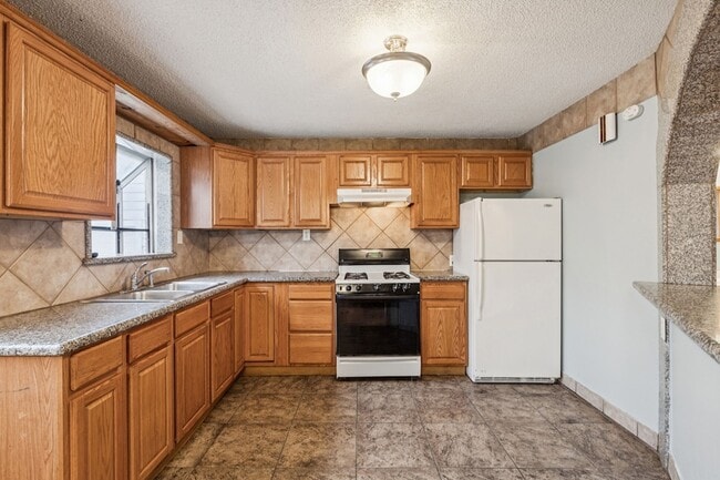 Building Photo - 10710 Joaquin Dr