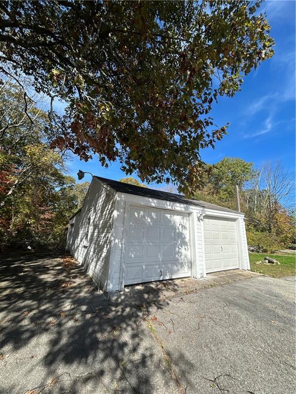 Building Photo - 2165 Hartford Ave