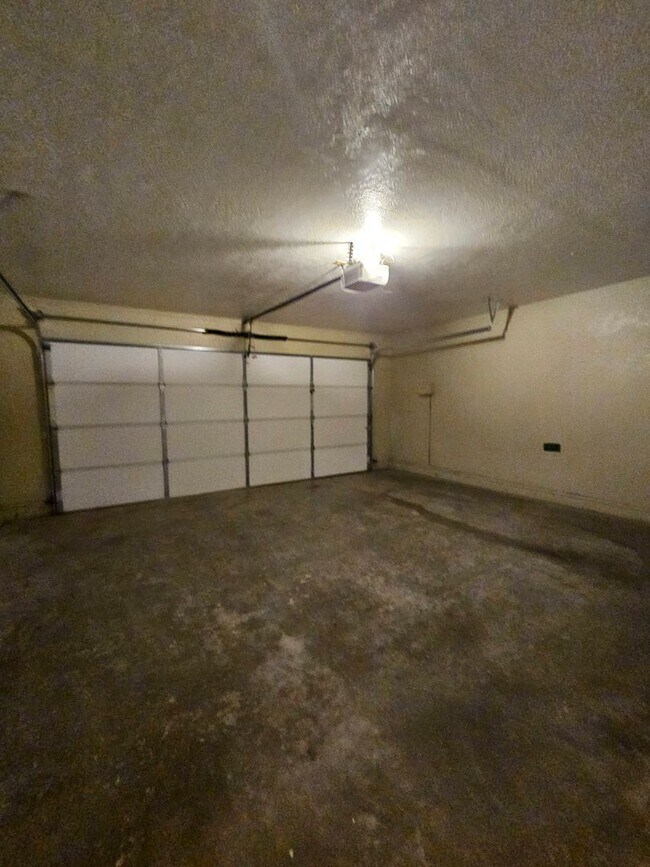 Building Photo - (3) Bed/(2) Bath in West Norman! Avail NOW!