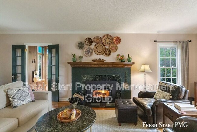 Building Photo - 28 Woodmer Ln
