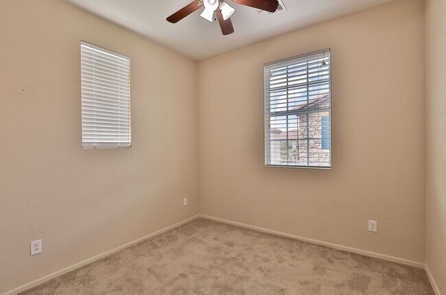 Building Photo - 3 bed/2.5 bath Condo in Gilbert’s Lofts in...