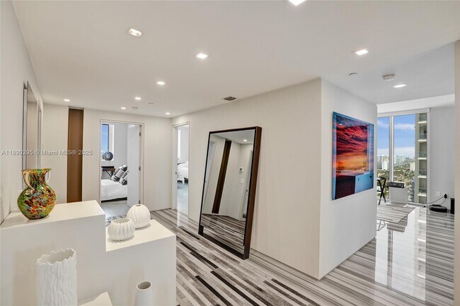 Building Photo - 17875 Collins Ave