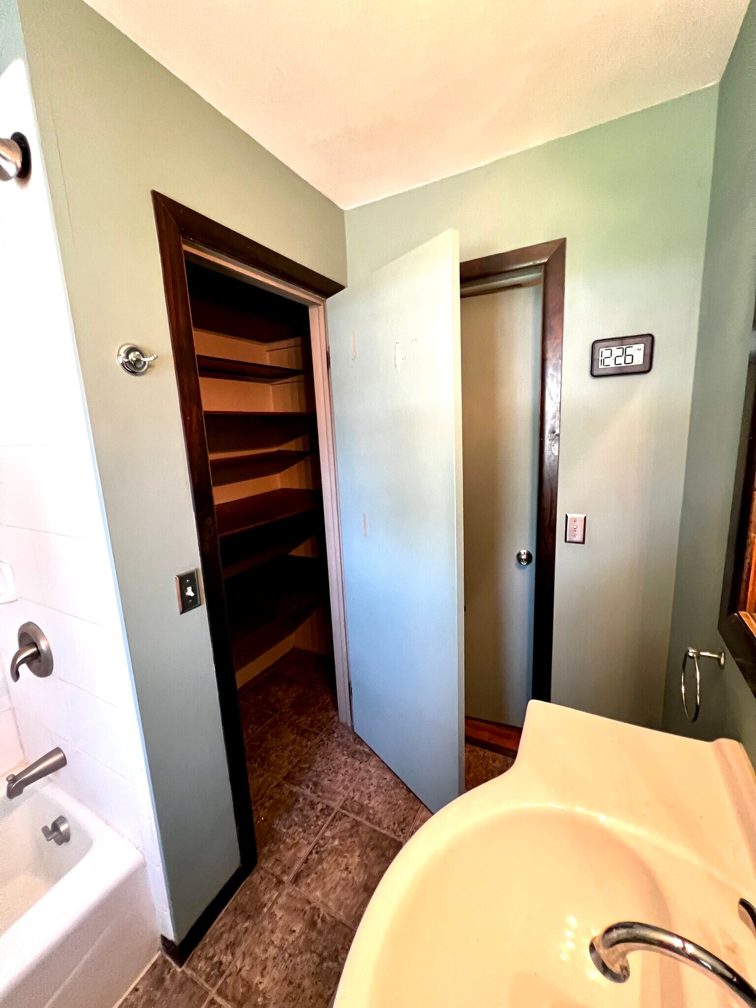 Building Photo - 1160 W Stover St