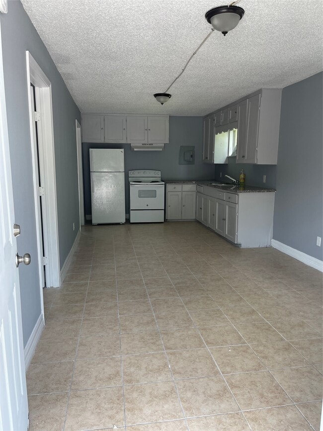 Building Photo - 9211 N Green River Dr