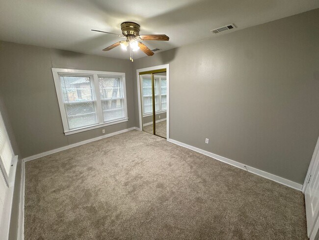 Building Photo - 4 Bed 2 Bath Home - HUGE BACKYARD