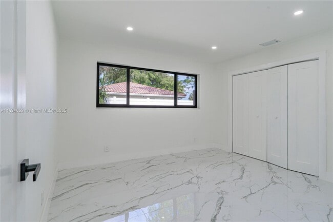 Building Photo - 6141 SW 9th St