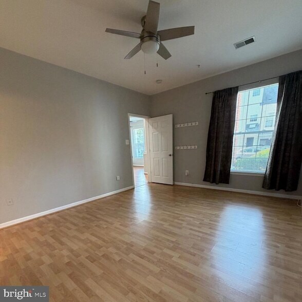 Building Photo - 10730 Symphony Way