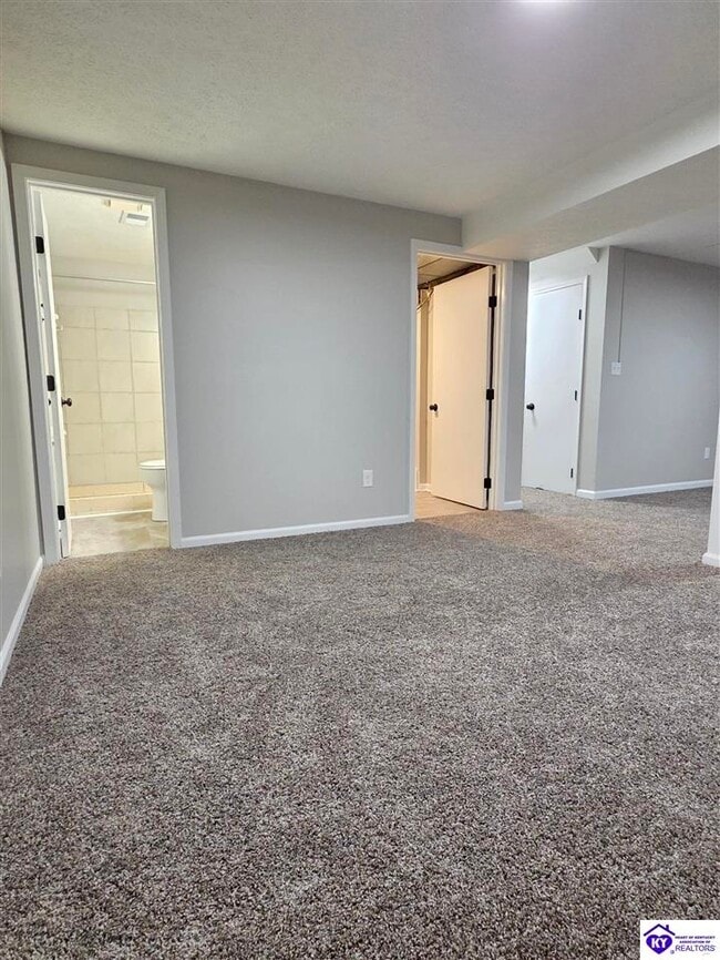 Building Photo - 526 Rose Creek Dr