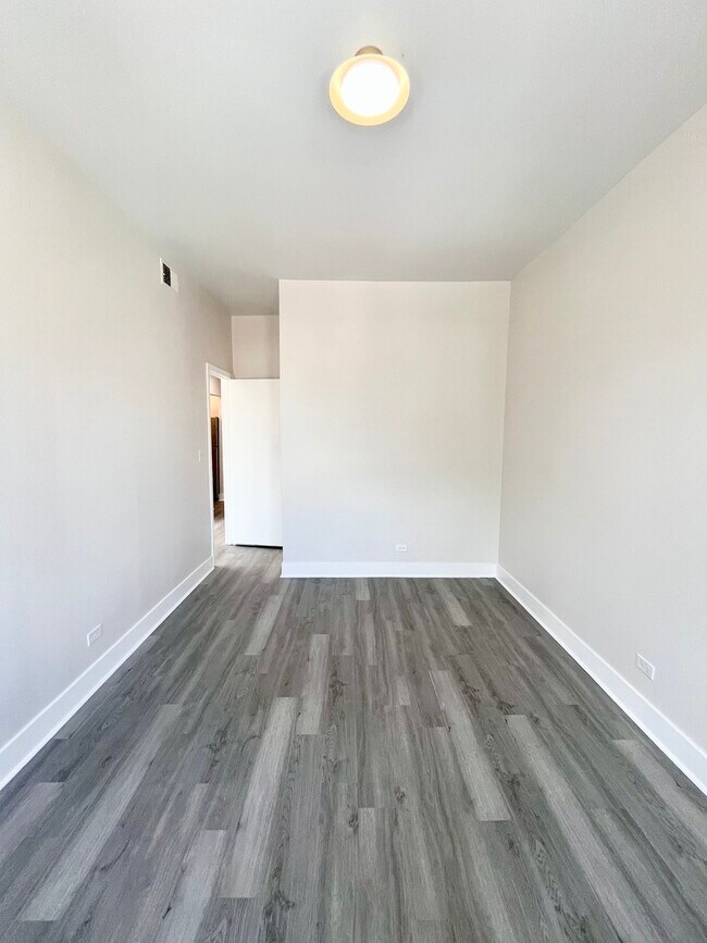 Building Photo - 2258 S Sacramento Ave