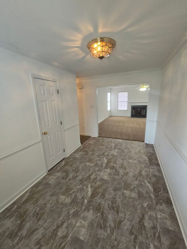 Building Photo - 3 bedroom rancher  in City of Colonial Hei...