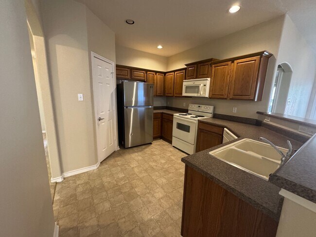 Building Photo - GATED COMMUNITY  |  3 BED  |  2 BATH  |  S...