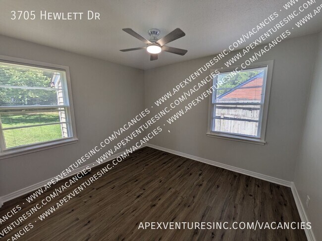 Building Photo - 3705 Hewlett Dr
