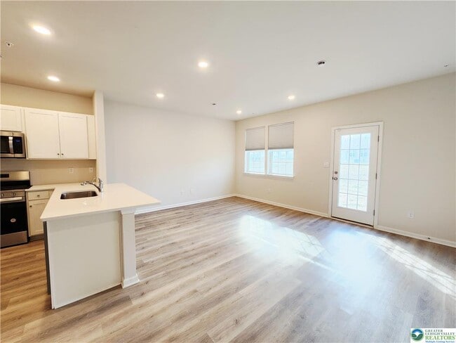 Building Photo - 1182 Susan Cir