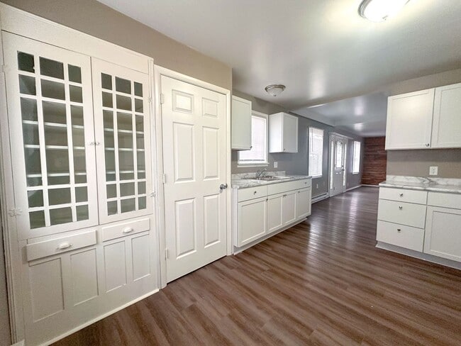 Building Photo - 3 bedroom 2 bath