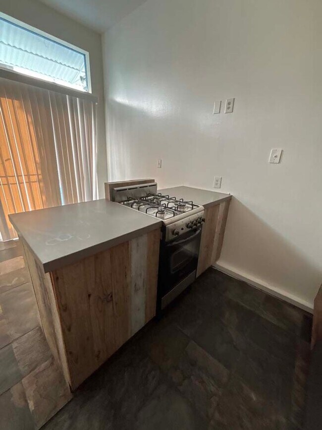 Building Photo - 915 Broadway St