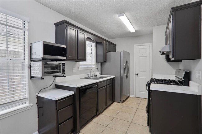 Building Photo - 3756 Old Oak Ct