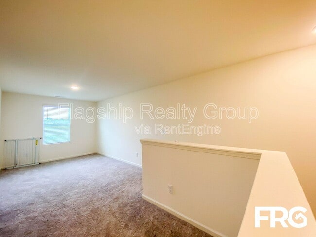 Building Photo - 300 Kenison Way