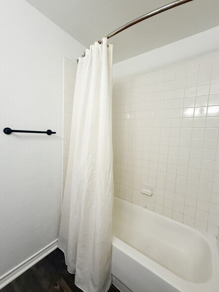 Building Photo - 2902 Kestrel Dr