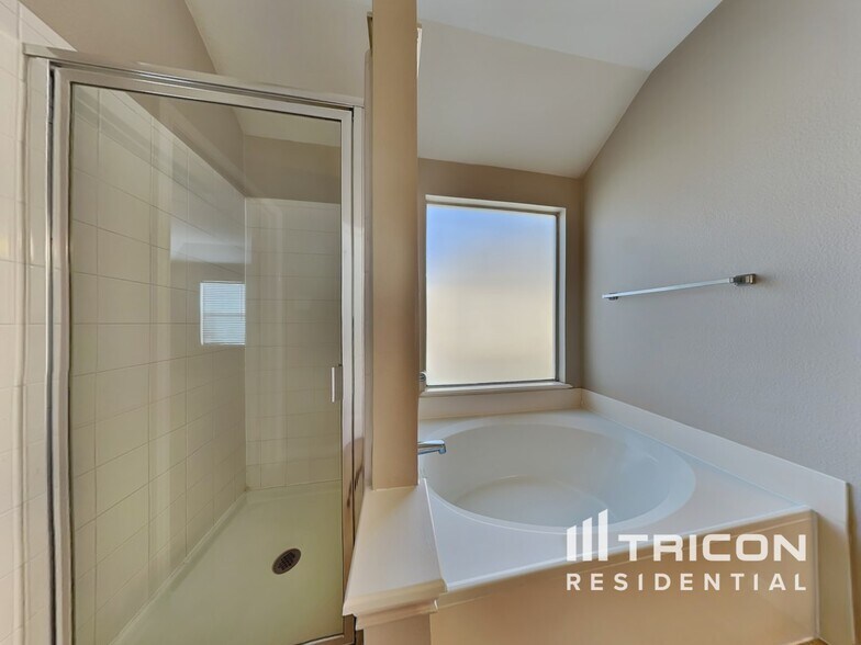 Building Photo - 12723 Whistling Springs Dr