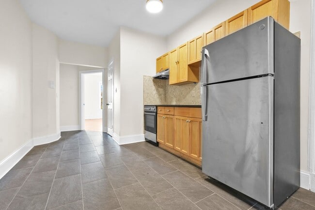 Building Photo - 140 5th Ave