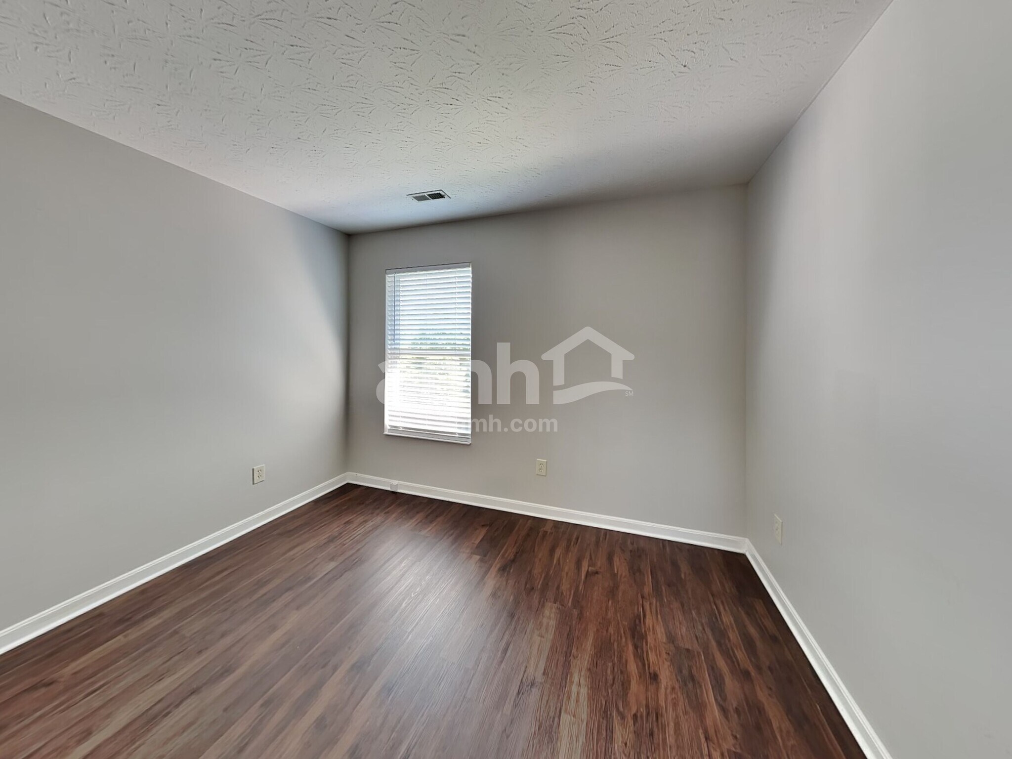 Building Photo - 637 Ellen Dr