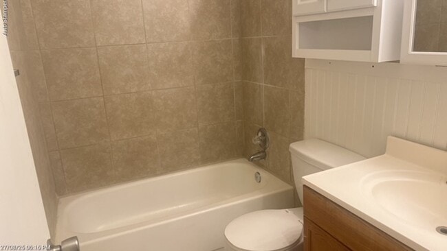 Building Photo - 421 Stonecreek Dr