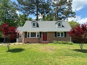 Building Photo - Eager to be in Northwoods? Check out Edgew...