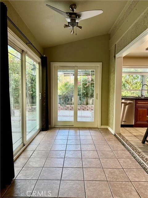 Building Photo - 1228 Cll Vistaso