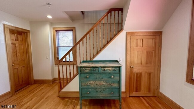 Building Photo - 12 Maple Ave