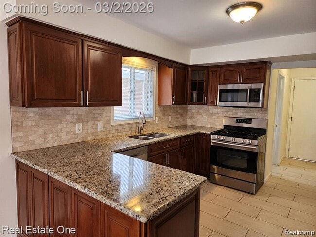 Building Photo - 492 Buttercup Dr