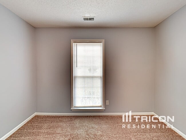 Building Photo - 7226 Amarillo Dr