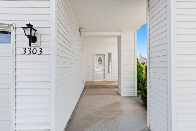 Building Photo - 4 bedroom 3 bath home with 3 car garage in Cheney