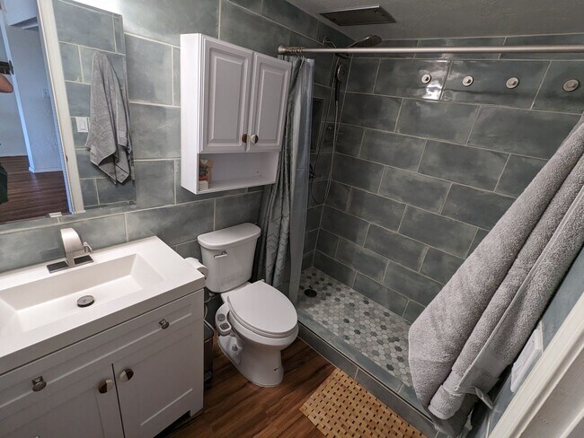 Building Photo - Maili Cove - One Bedroom