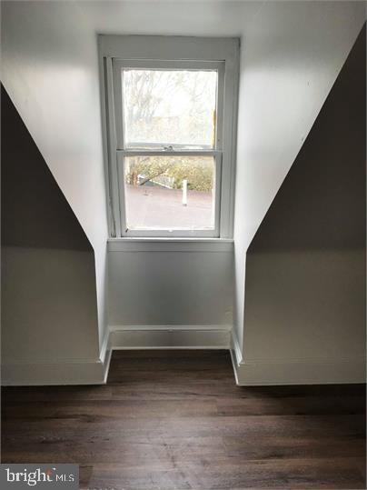 Building Photo - 305 E Chestnut St