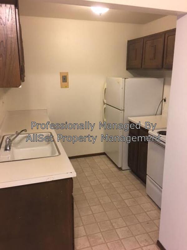 Building Photo - 9705 W Hampton Ave