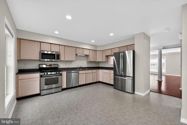 Building Photo - 100 Parker Ave