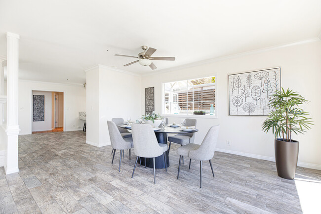 Building Photo - 416 S La Esperanza