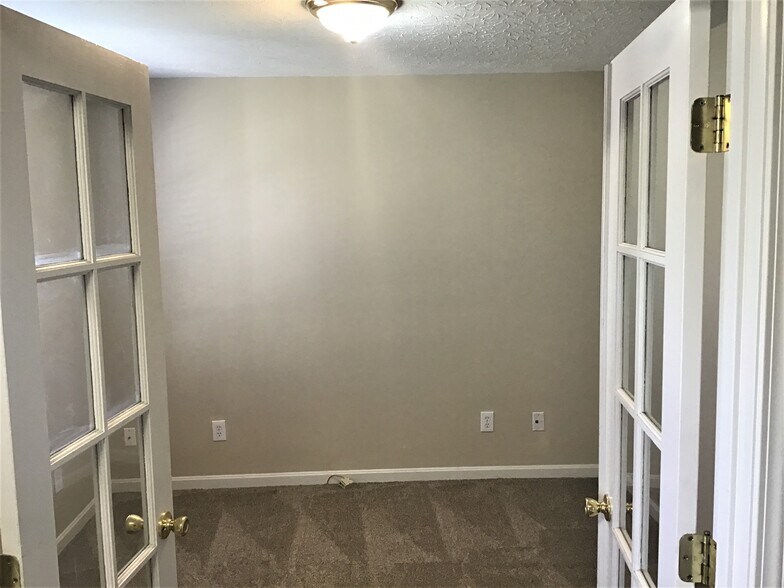 Building Photo - 3018 Danbury Dr
