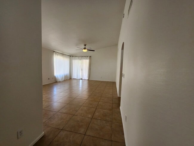 Building Photo - Beautiful Mountain Views! 3bedrom 2 bath