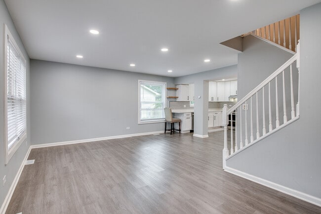 Building Photo - 3110 Winchester Ct E