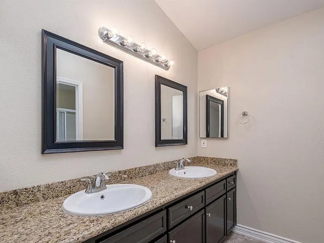 Building Photo - Gorgeous 2 Story Home Fully Upgraded – Move-In Ready!- 4 bedroom 3 bath