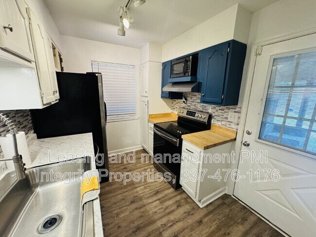 Building Photo - 2343 Robley Dr