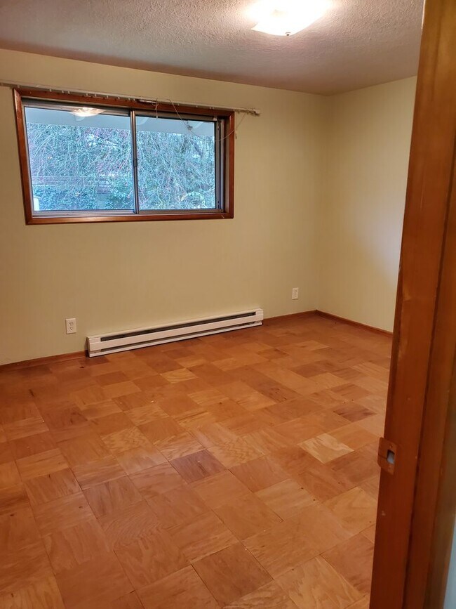 Building Photo - 3bd/1.5ba Completely Remodeled House with ...