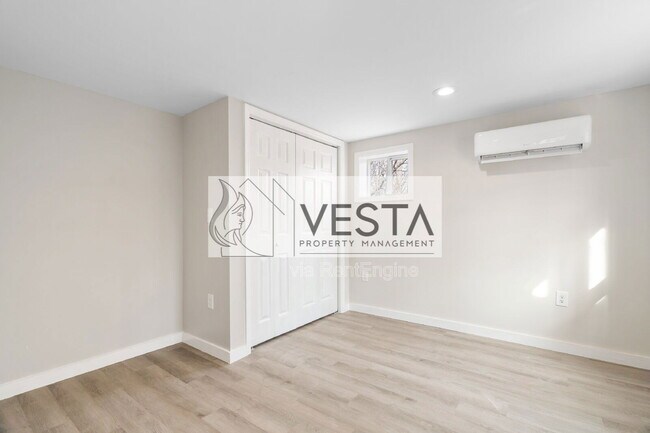 Building Photo - 2383 Dutch Cove Rd