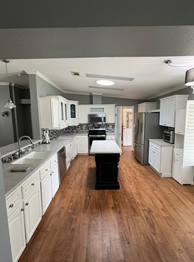 Building Photo - 5600 Bald Eagle Dr