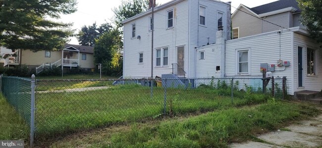 Building Photo - 709 Mulberry St