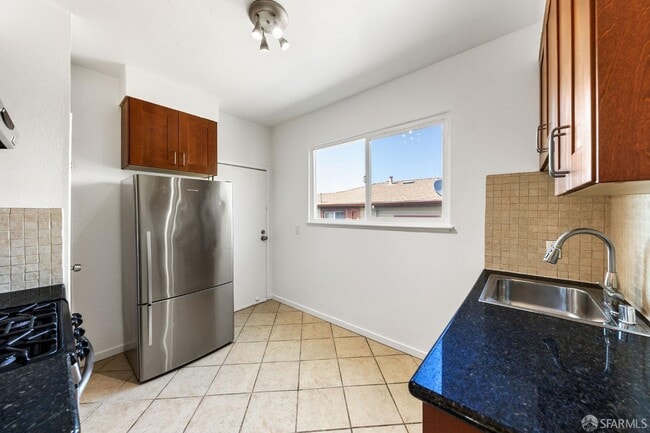 Building Photo - 906 40th St