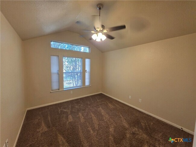 Building Photo - 322 Cedar Ridge Dr
