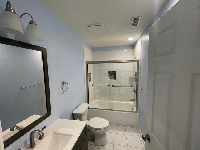 Building Photo - 3 Bed 2 Bath Single Family Home In Concord