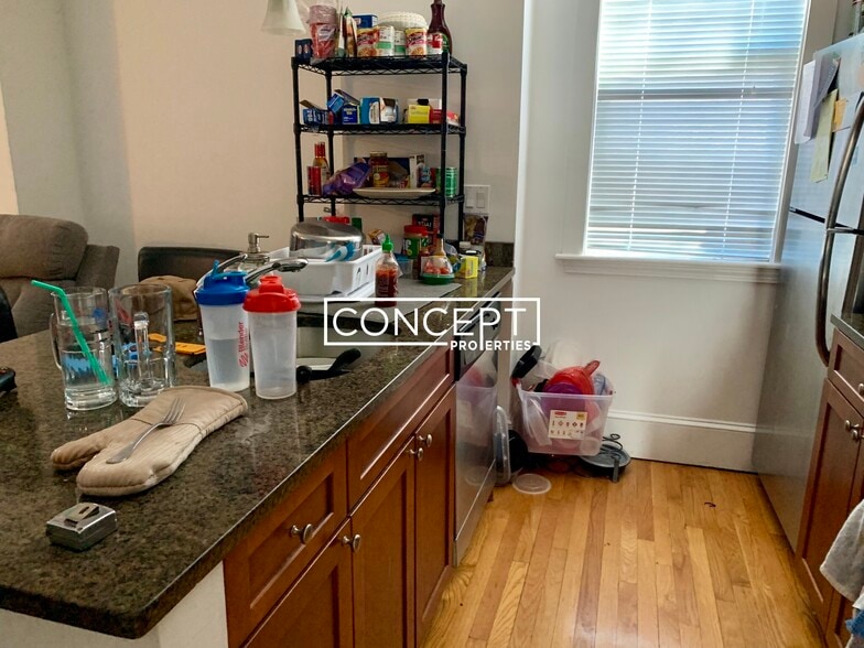 Building Photo - 38 Newton St